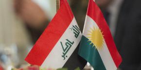 Banderes iraquiana i kurda.