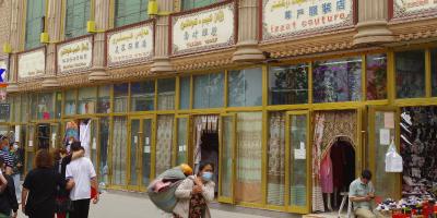 Una escena de carrer de Kashgar, al Turquestan Oriental.