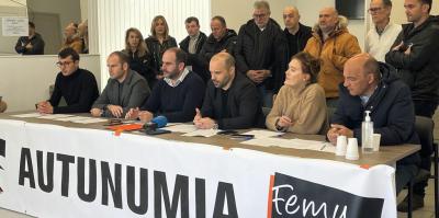 Roda de premsa de Femu a Corsica de valoracio de la represa de les converses.
